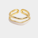 Beatrix – Goldener Bandring mit schlichter Silhouette.