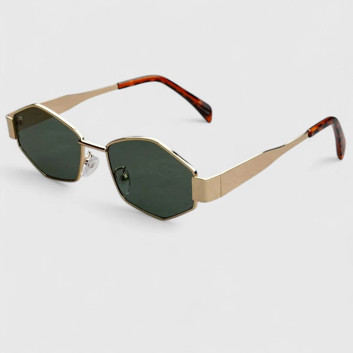 "Makynna | Πολυτελή Γυαλιά Ηλίου" can be rewritten as "Makynna | Luxe Sunglasses".