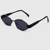 "Makynna | Πολυτελή Γυαλιά Ηλίου" can be rewritten as "Makynna | Luxe Sunglasses".
