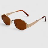 "Makynna | Πολυτελή Γυαλιά Ηλίου" can be rewritten as "Makynna | Luxe Sunglasses".