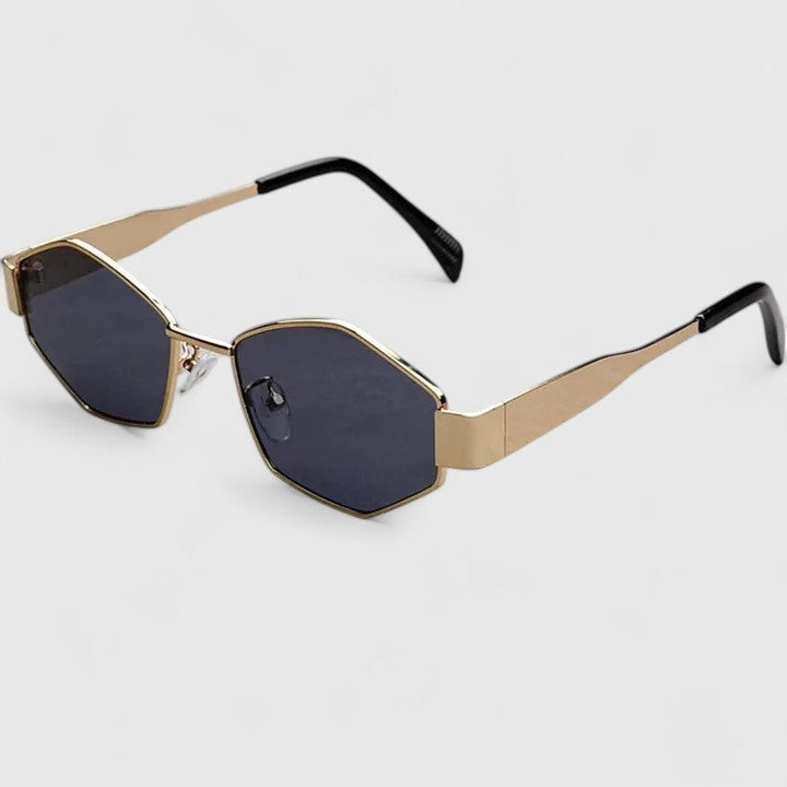 "Makynna | Πολυτελή Γυαλιά Ηλίου" can be rewritten as "Makynna | Luxe Sunglasses".
