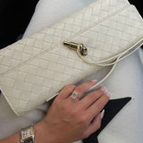 Τσάντα Clutch Melanie με Λεπτομέρεια Χρυσού Κόμπου